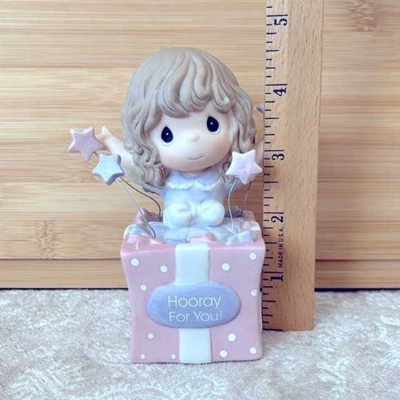 Brand New Precious Moments “Hooray for You” Giftbox Girl & Birthday Cake Candle - Picture 13 of 16